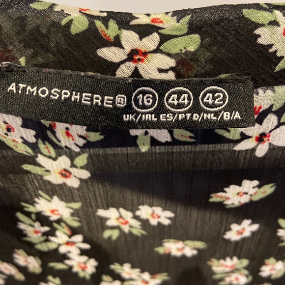 Ladies blouse - Picture 2 of 3